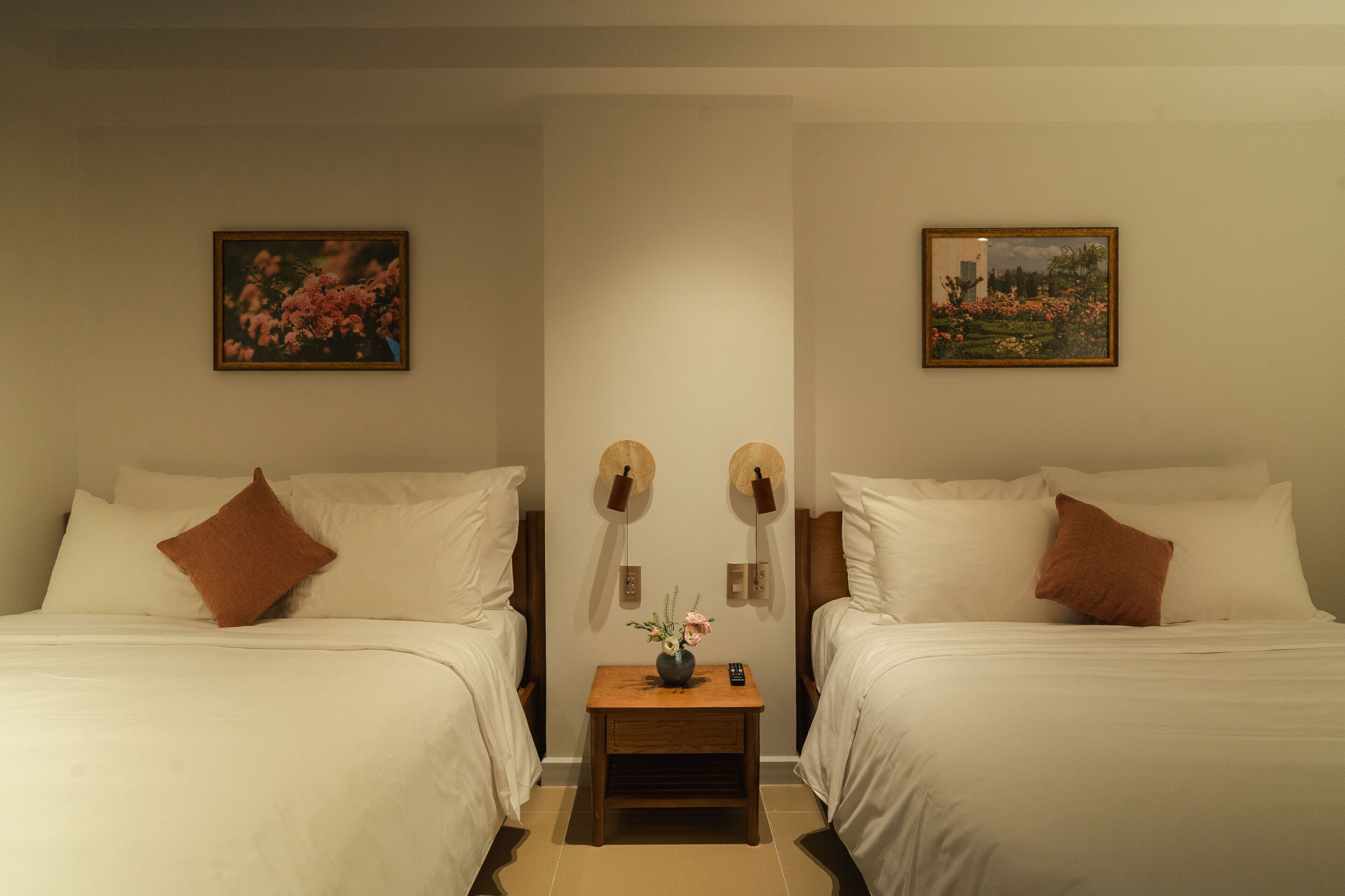 Habitación cuádruple familiar, balcón | Cortinas opacas, tabla de planchar con plancha, wifi gratis