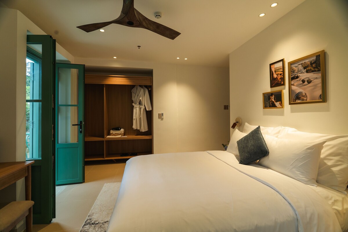 Deluxe Double Room, City View | Langsir/tirai gelap terus, seterika/papan seterika, Wi-fi percuma 