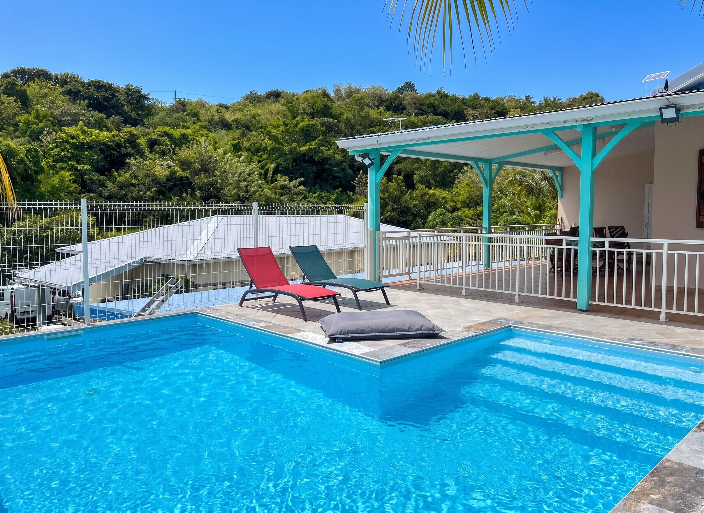 Vue sur piscine