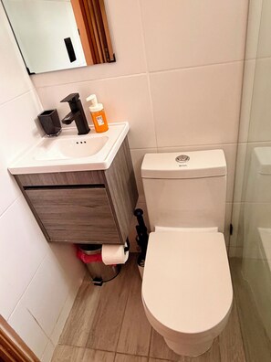 Dusche, Handtücher, Seife, Toilettenpapier