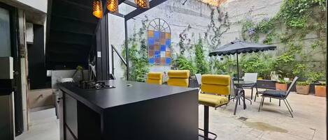Outdoor dining