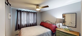 -Cheerful 3 bed home--inside COMPLETELY renovated!