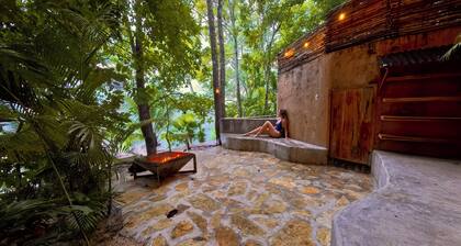 Samaya Lush Lakeside Apt. - Jaguar Lotus