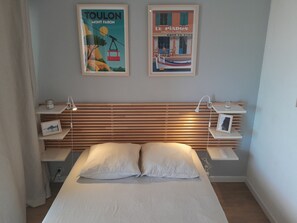 Desk, iron/ironing board, free WiFi, bed sheets - Vrbo Property (Six-Fours-les-Plages)
