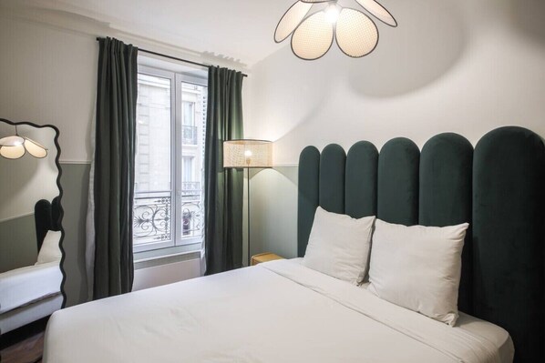 Iron/ironing board, travel cot, WiFi, bed sheets - 2D. Apartment for 4 People, 2 Bedrooms, Paris 15th Arrondissement, Near Shops, AC (Paris)