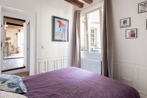 1 Schlafzimmer, Schreibtisch, Bügeleisen/Bügelbrett, Reisekinderbett