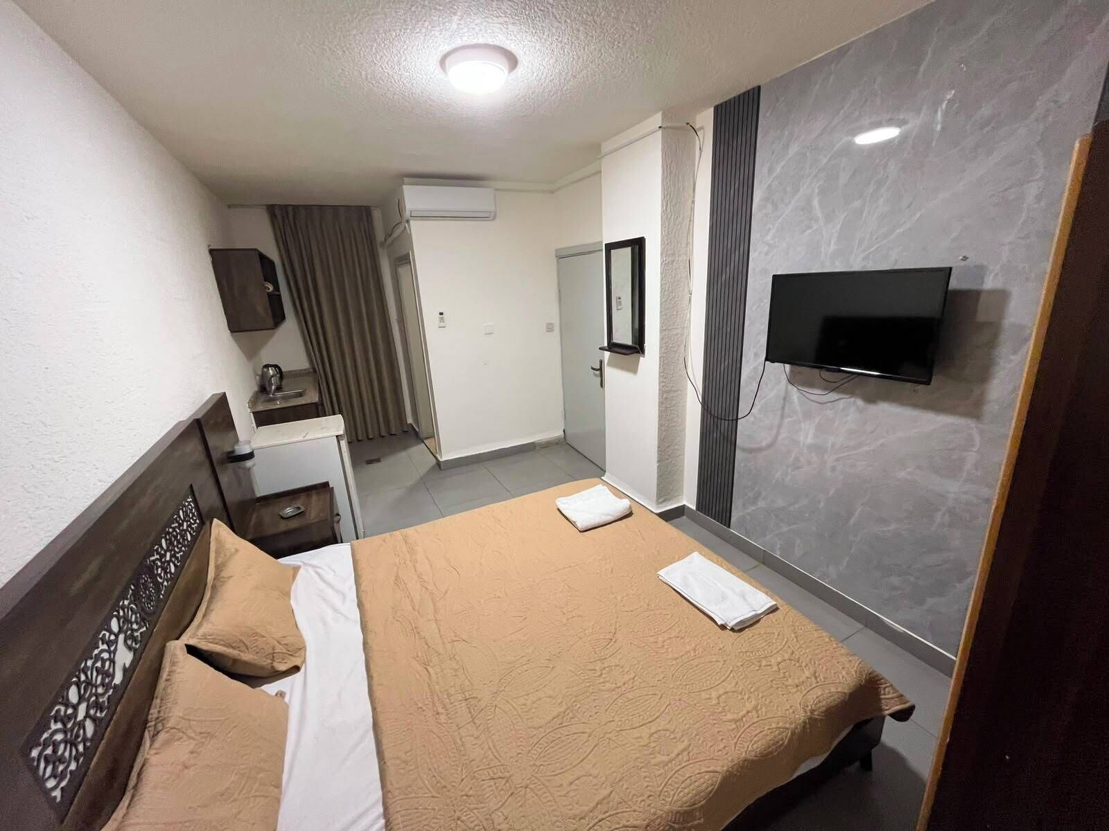 Habitación básica doble | Caja de seguridad en la habitación, cortinas blackout y insonorización 