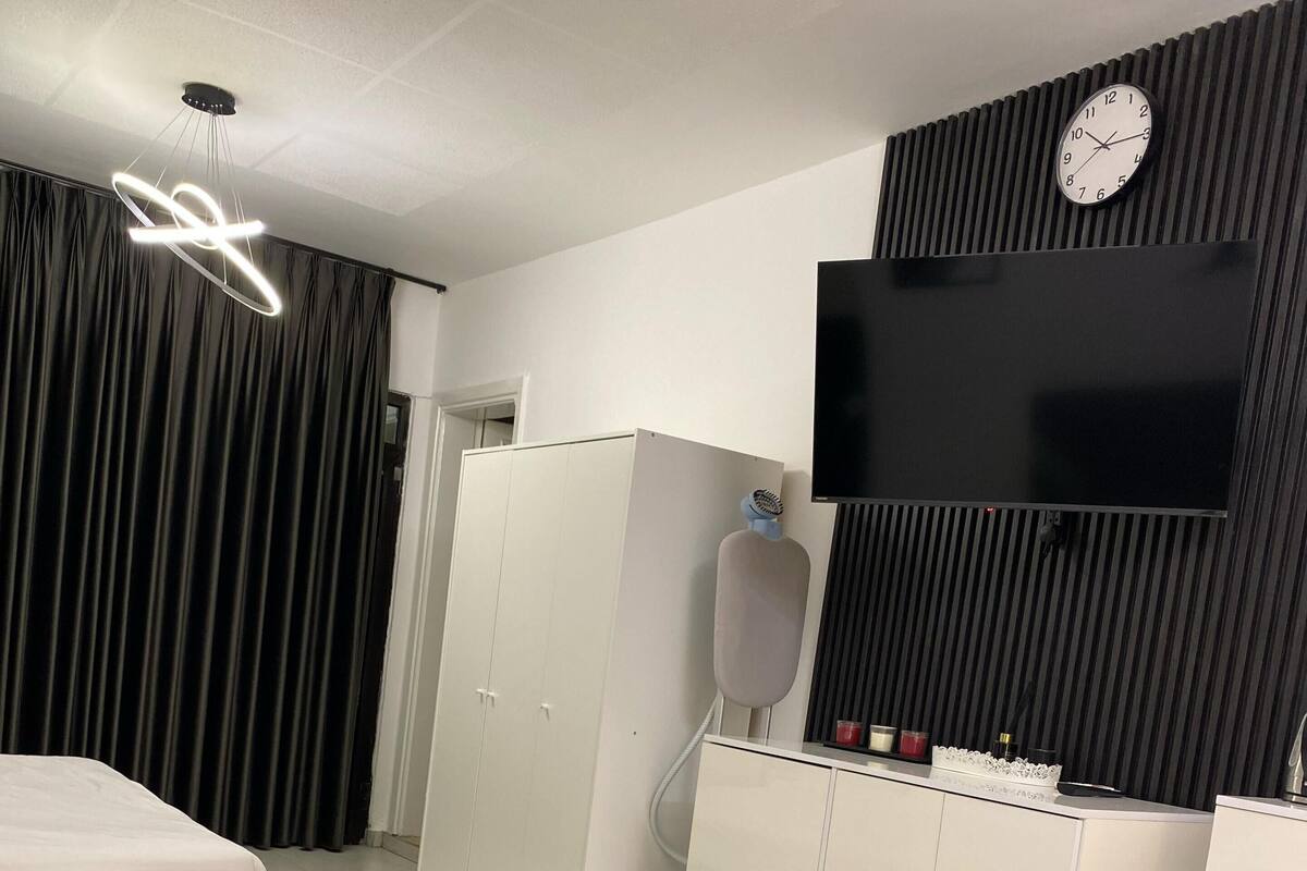 Quarto casal superluxo | Cofres nos quartos, cortinas blackout, quartos à prova de som