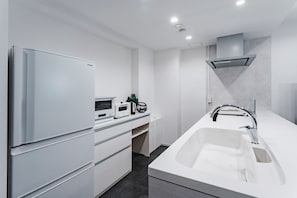 Apartament de luxe, no fumadors, sense servei de neteja | Cuina privada | Cafetera exprés, cafetera i tetera, frigorífic gran i microones 