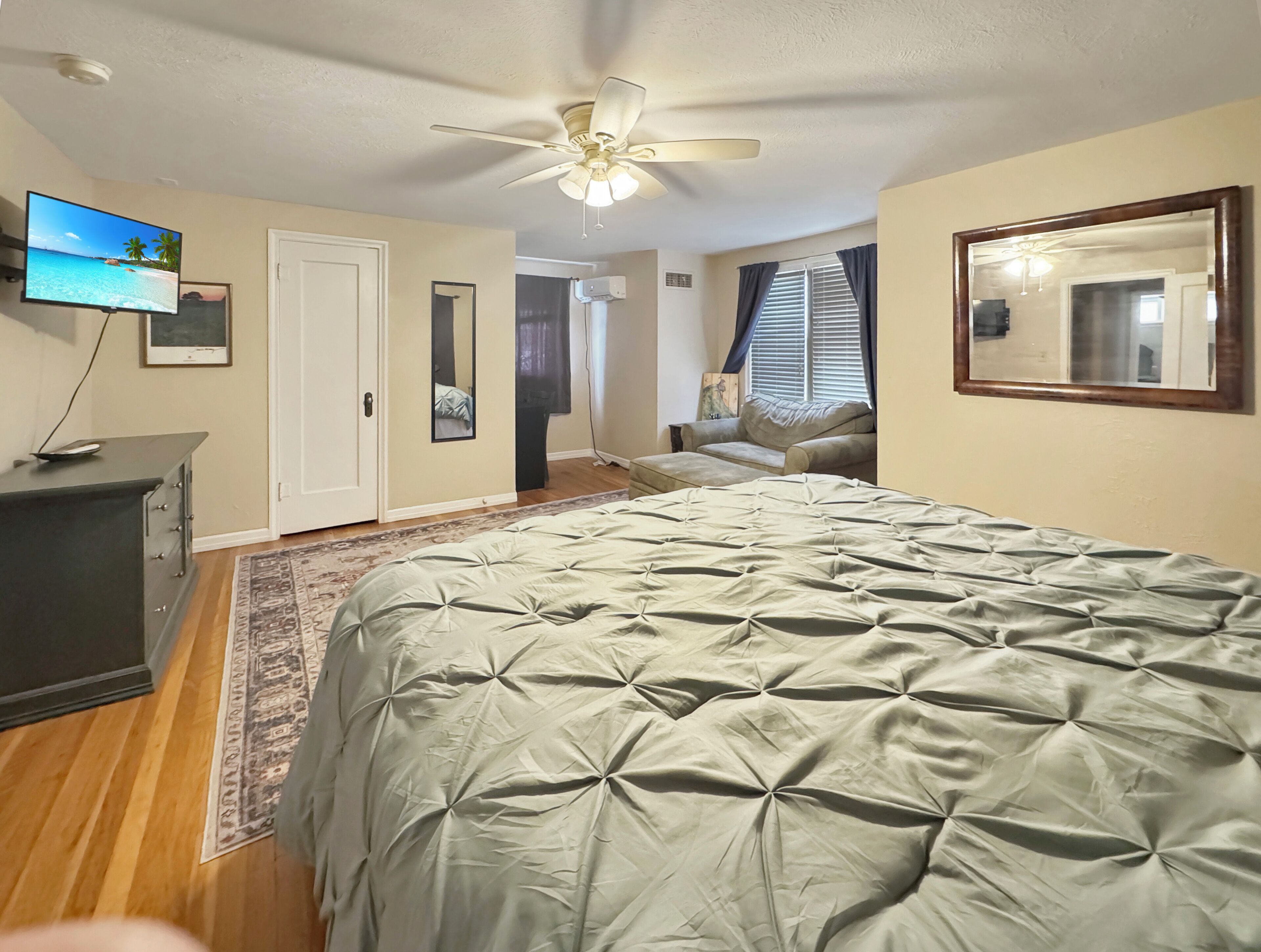 6 bedrooms, desk, travel cot, free WiFi