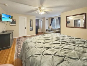 6 bedrooms, desk, travel cot, free WiFi