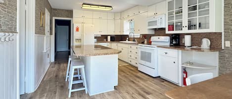 Coffee/tea maker, fridge, microwave, oven