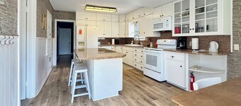 Brownfield BlueBird House - 7 bed, hot tub