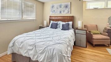 6 bedrooms, desk, travel cot, free WiFi