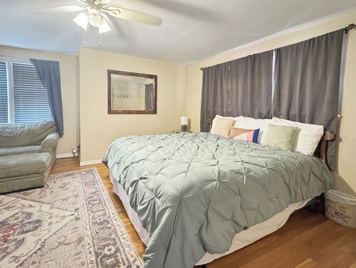 Brownfield BlueBird House - 7 bed, hot tub