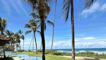 6 outdoor pools