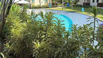 6 piscinas al aire libre