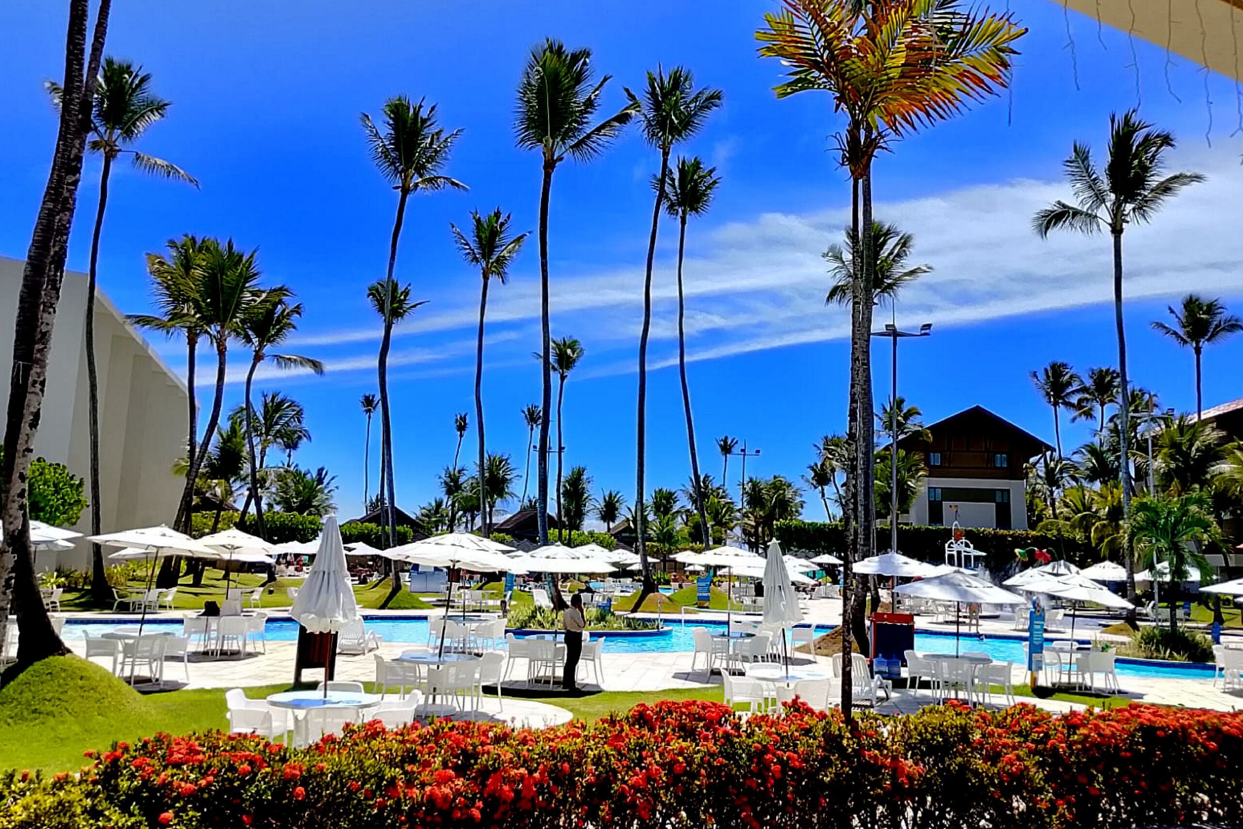 6 outdoor pools