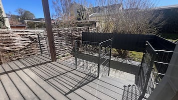 Perhehuoneisto, parveke, näköala pihalle | Ulkoalueet