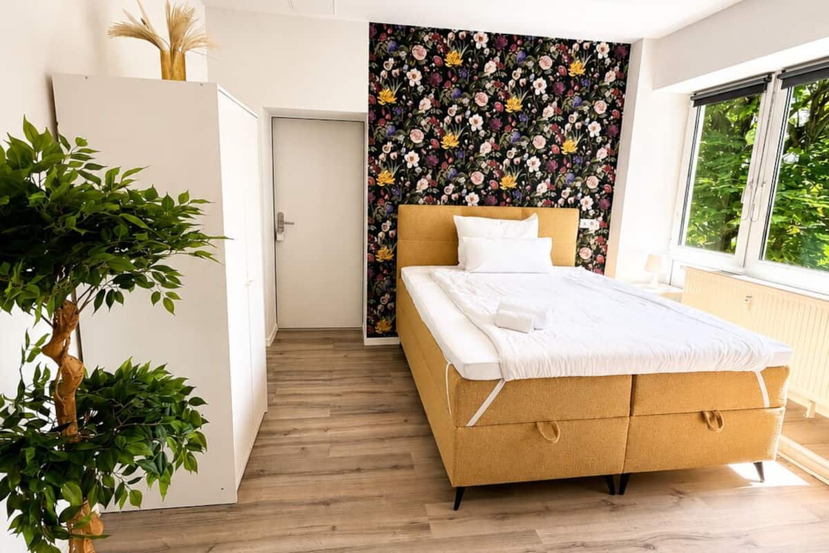 Departamento estándar | Cortinas blackout, insonorización y tabla de planchar con plancha