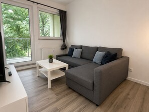 Departamento familiar, balcón, vista al patio | Cortinas blackout, insonorización y tabla de planchar con plancha 