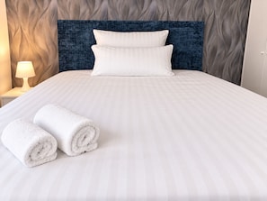 Departamento estándar | Cortinas blackout, insonorización y tabla de planchar con plancha 