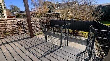 Perhehuoneisto, parveke, näköala pihalle | Ulkoalueet