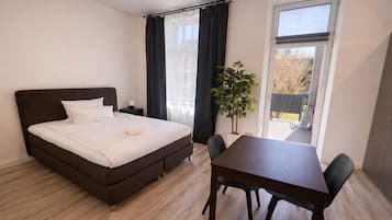 Perhehuoneisto, parveke, näköala pihalle | Pimennysverhot, äänieristys, silitysrauta/-lauta, ilmainen Wi-Fi