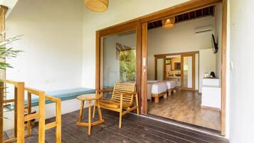 Superior Twin Room, Pool View | Interior