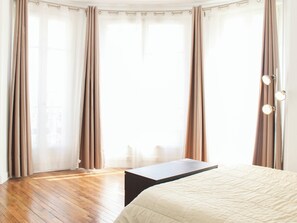Iron/ironing board, WiFi, bed sheets - 80 m² • Paris 16 • Air-Conditioned Bedroom (Paris)