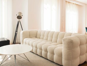 TV - 80 m² • Paris 16 • Air-Conditioned Bedroom (Paris)