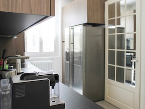 Coffee/tea maker, fridge, microwave, oven - 80 m² • Paris 16 • Air-Conditioned Bedroom (Paris)