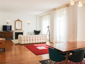 TV - 80 m² • Paris 16 • Air-Conditioned Bedroom (Paris)