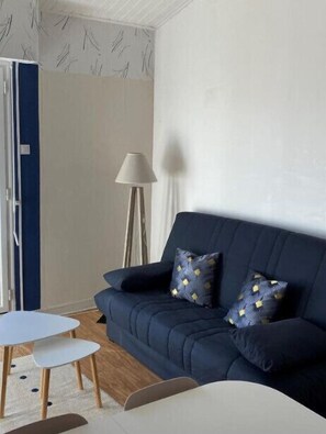 Living area - Mezzanine studio with balcony in Les Sables (Les Sables-d'Olonne)