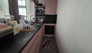 Kühlschrank, Mikrowelle, Ofen, Geschirrspüler