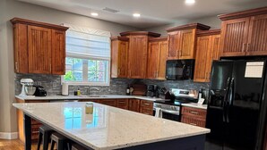 Private kitchen - Spacious 3BR/3BA Home Patio, Yard & Garage (Kathleen)