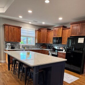 Private kitchen - Spacious 3BR/3BA Home Patio, Yard & Garage (Kathleen)