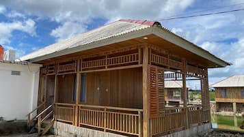 Executive Suite, Beach View | Blackout drapes, WiFi (free)
