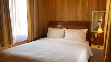 Junior Suite, Beach View | Blackout drapes, WiFi (free)