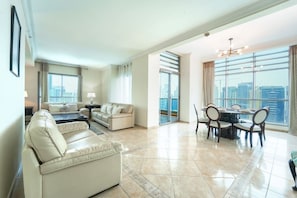 TV - Spacious 3BR in Zumurud Tower | Dubai Marina (Dubai)