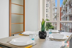 Dining - Vrbo Property (Milano)