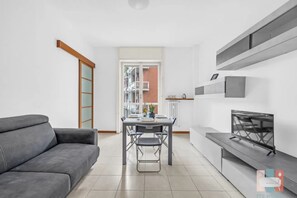 Living area - Vrbo Property (Milano)