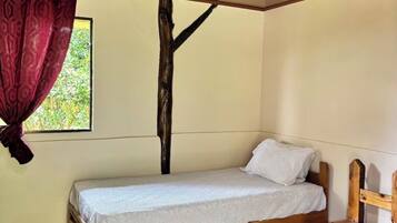 4 bedrooms, WiFi (free), bed sheets