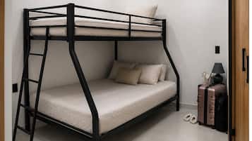 4 bedrooms, WiFi (free), bed sheets