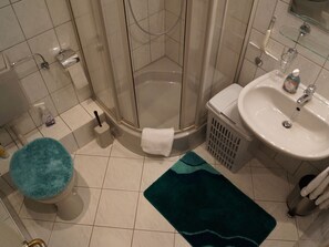 Bathroom - Vrbo Property (Oberwesel)