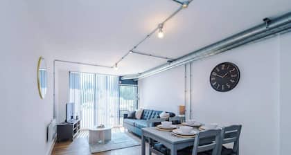Modern Studio Apartment with Sofa Bed | M6 J21