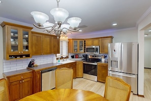 Coffee/tea maker, fridge, microwave, oven