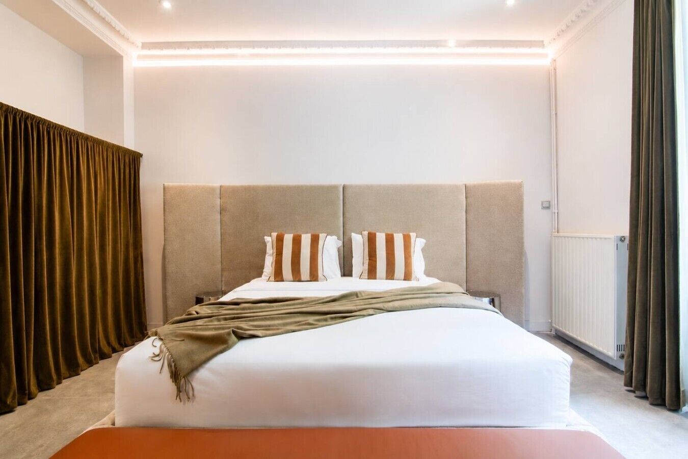 5 bedrooms, in-room safe, desk, iron/ironing board