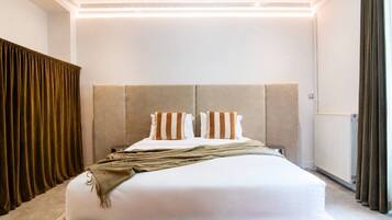 5 bedrooms, in-room safe, desk, iron/ironing board