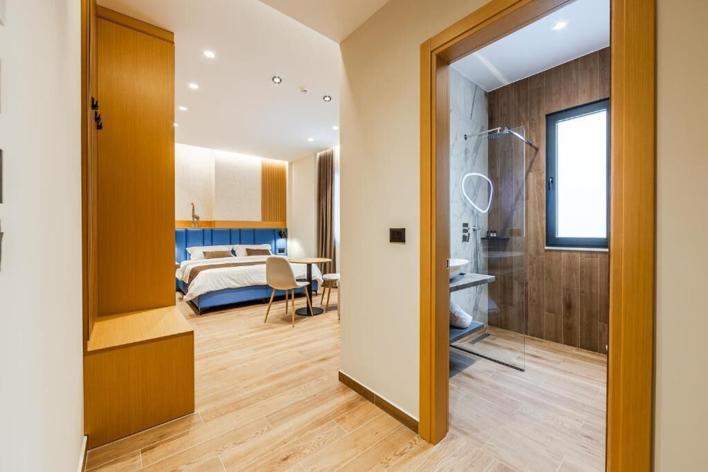 Deluxe Triple Room | In-room safe, blackout curtains, soundproofing, free WiFi